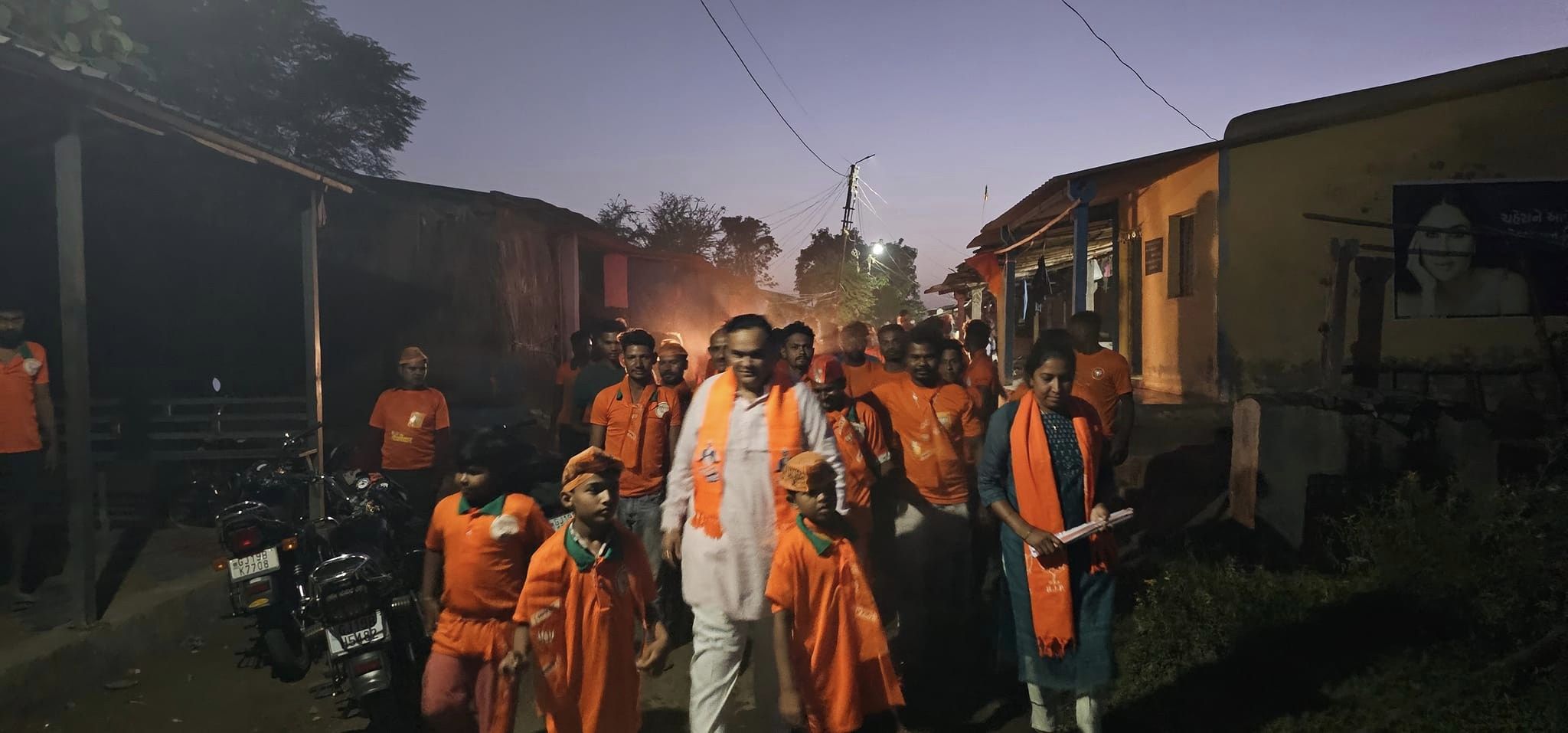 તા.૦૪-૦૫-૨૦૨૪ ના રોજ મારા ગામ કાનીમાં ડોર ટુ ડોર પ્રચાર કર્યો.